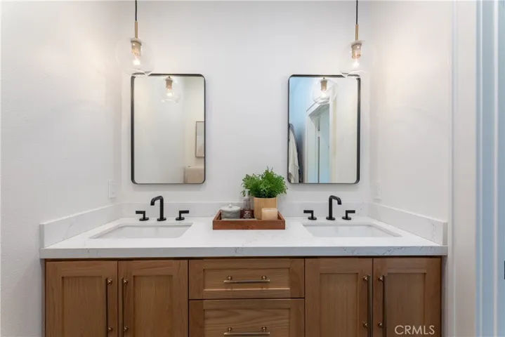 Secondary Bathroom-Upstairs