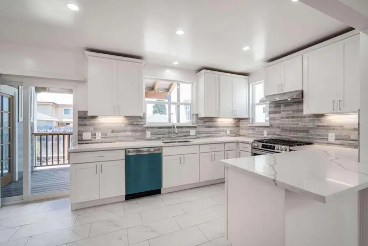 1305 Walnut Street, Alameda, California 94501