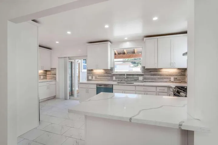 1305 Walnut Street, Alameda, California 94501