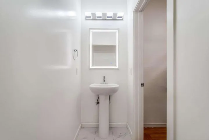 1305 Walnut Street, Alameda, California 94501