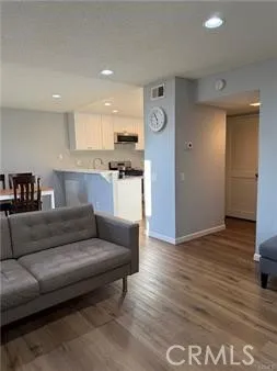 99 Oxford, Irvine, California 92612