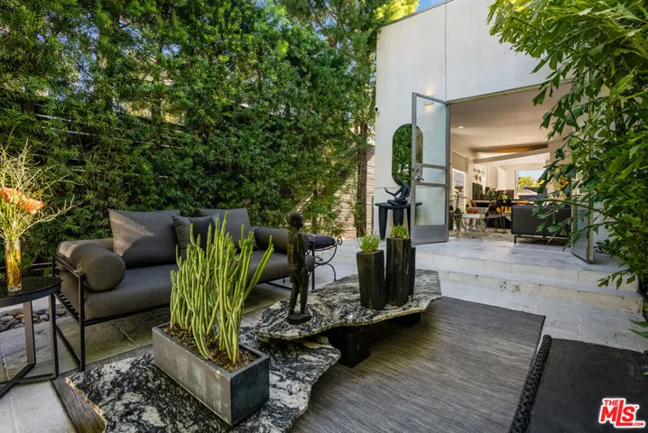 8752 Rangely Avenue, West Hollywood, California 90048