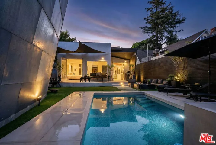 8752 Rangely Avenue, West Hollywood, California 90048