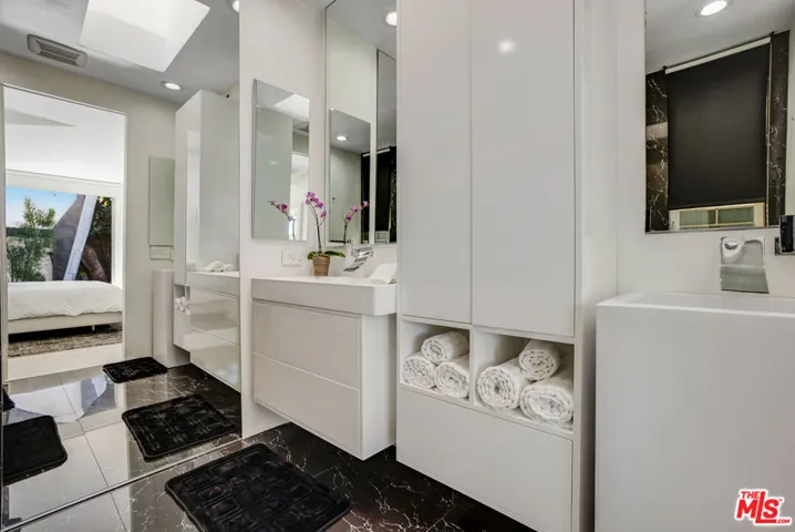 8752 Rangely Avenue, West Hollywood, California 90048