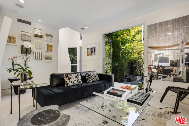 8752 Rangely Avenue, West Hollywood, California 90048