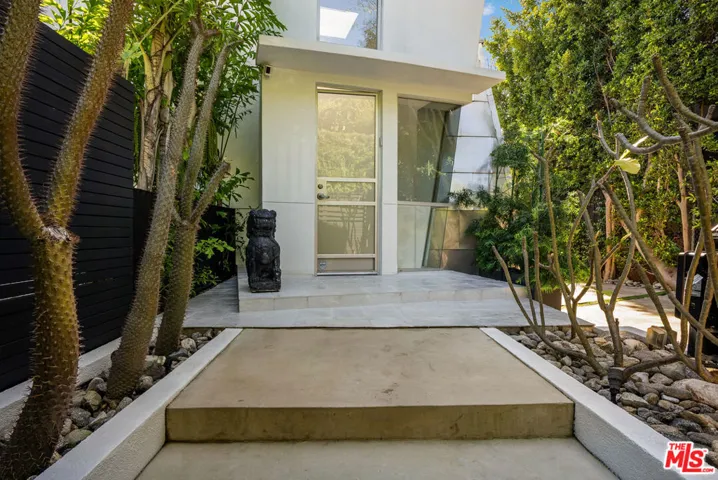 8752 Rangely Avenue, West Hollywood, California 90048