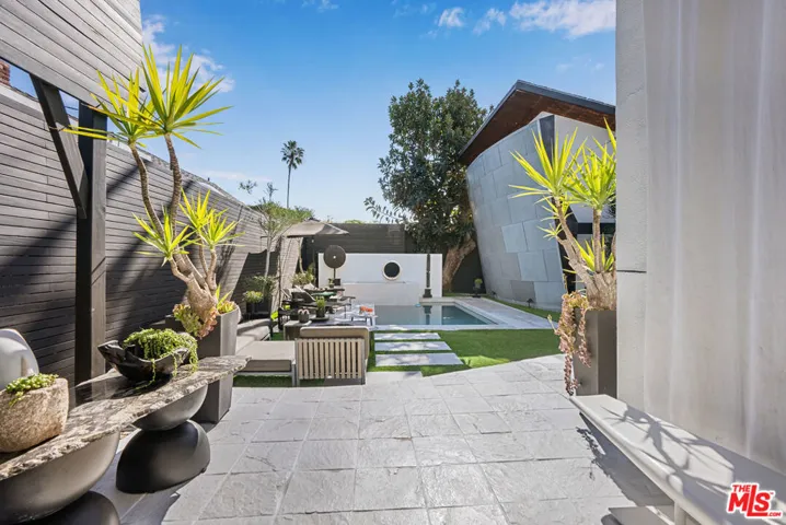 8752 Rangely Avenue, West Hollywood, California 90048