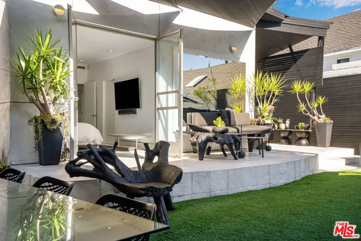8752 Rangely Avenue, West Hollywood, California 90048