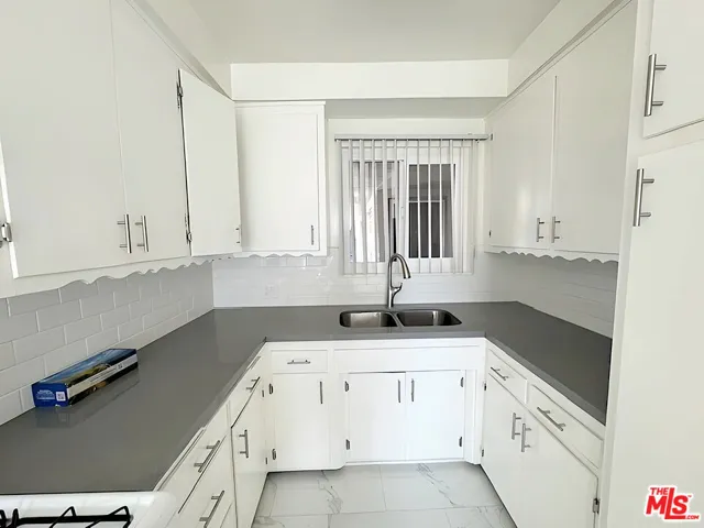 228 S Mariposa Avenue 16, Los Angeles, California 90004