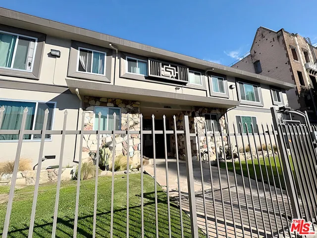 228 S Mariposa Avenue 16, Los Angeles, California 90004