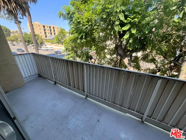 245 S Rampart Boulevard 302, Los Angeles, California 90057