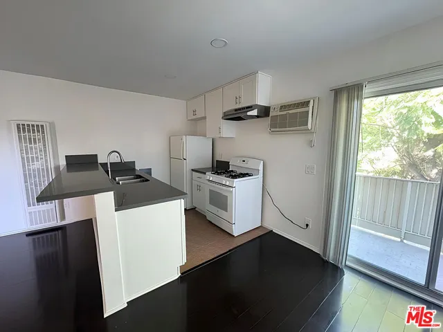 245 S Rampart Boulevard 302, Los Angeles, California 90057