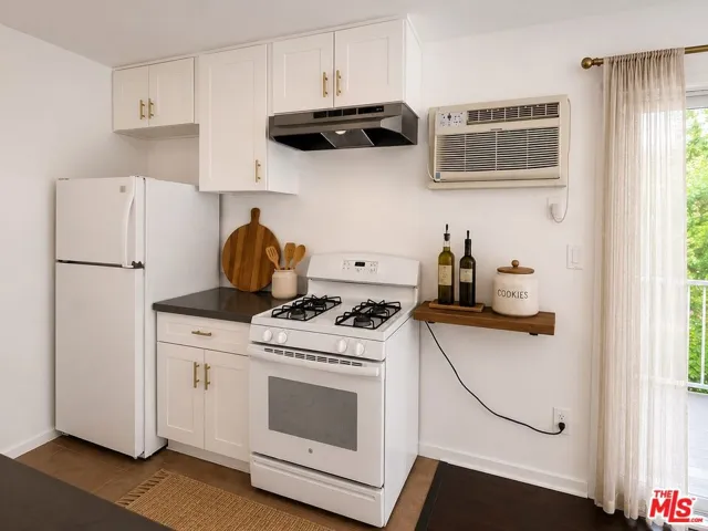 245 S Rampart Boulevard 302, Los Angeles, California 90057