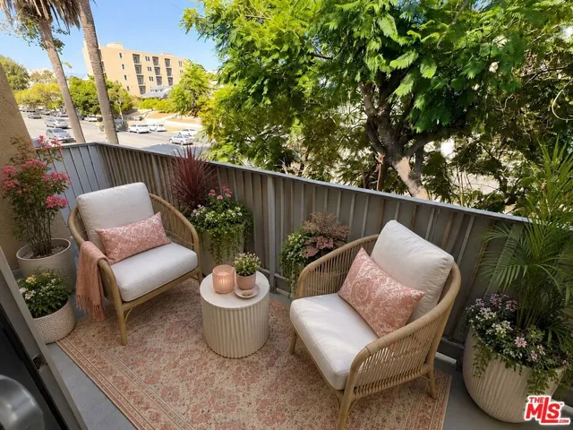 245 S Rampart Boulevard 302, Los Angeles, California 90057