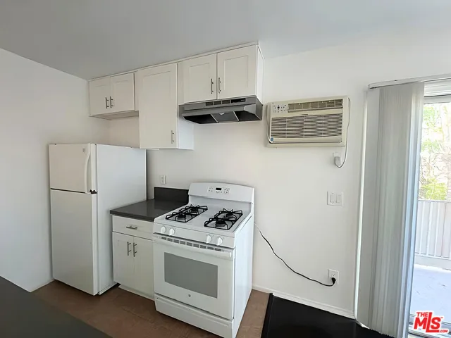 245 S Rampart Boulevard 302, Los Angeles, California 90057