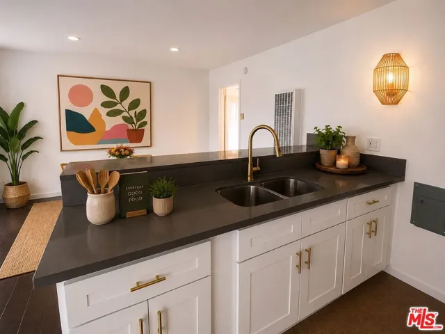 245 S Rampart Boulevard 302, Los Angeles, California 90057