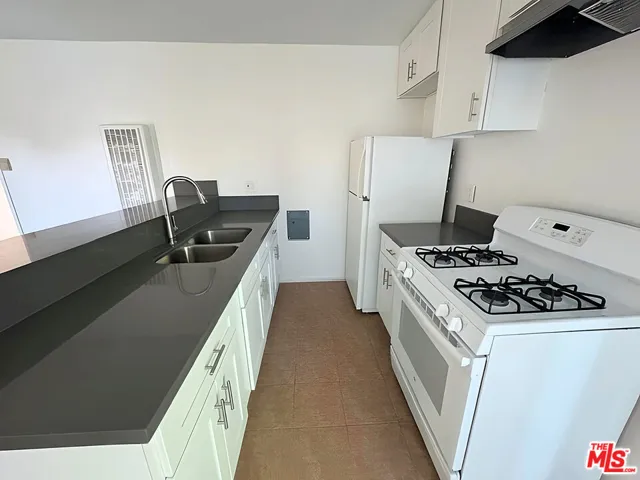 245 S Rampart Boulevard 302, Los Angeles, California 90057