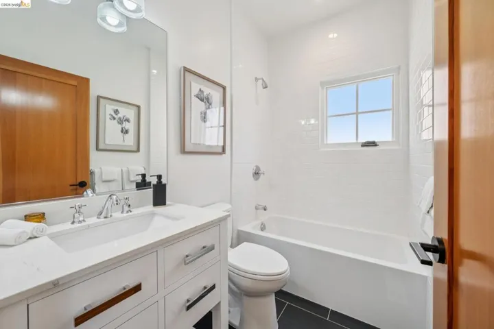 4432 Howe St, Oakland, California 94611