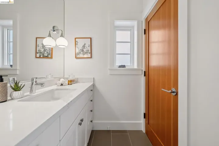4432 Howe St, Oakland, California 94611
