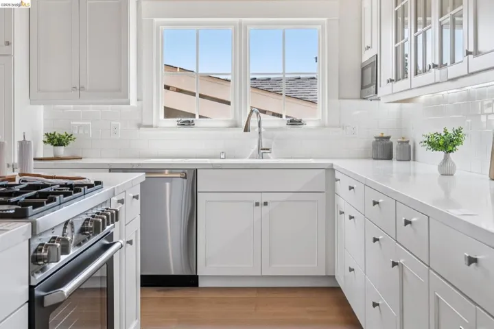 4432 Howe St, Oakland, California 94611