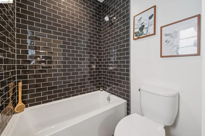 4432 Howe St, Oakland, California 94611