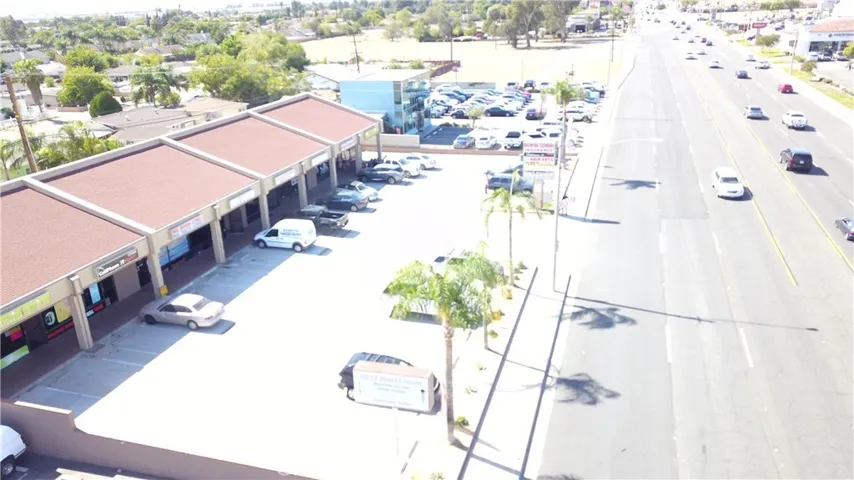 519 W Foothill, Rialto, California 92376