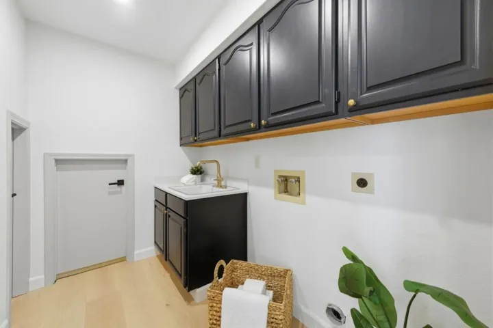 1360 Trinity Drive, Menlo Park, California 94025