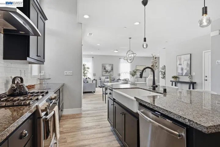 951 Farmhouse Way, Folsom, California 95630