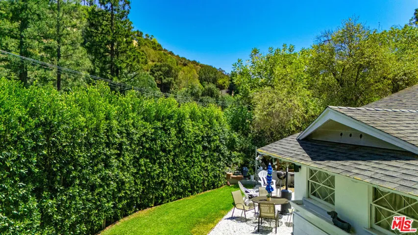 2485 Benedict Canyon Drive, Los Angeles, California 90210