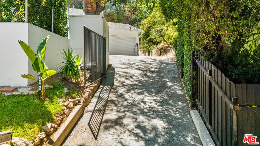 2485 Benedict Canyon Drive, Los Angeles, California 90210