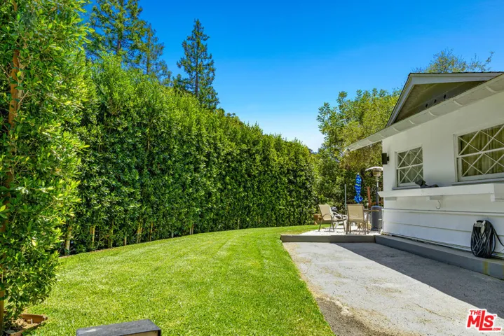 2485 Benedict Canyon Drive, Los Angeles, California 90210