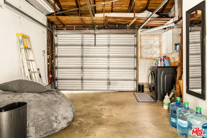 2485 Benedict Canyon Drive, Los Angeles, California 90210
