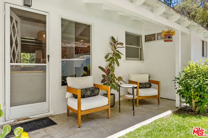 2485 Benedict Canyon Drive, Los Angeles, California 90210
