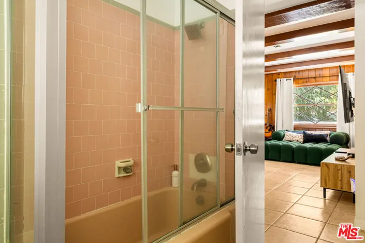 2485 Benedict Canyon Drive, Los Angeles, California 90210