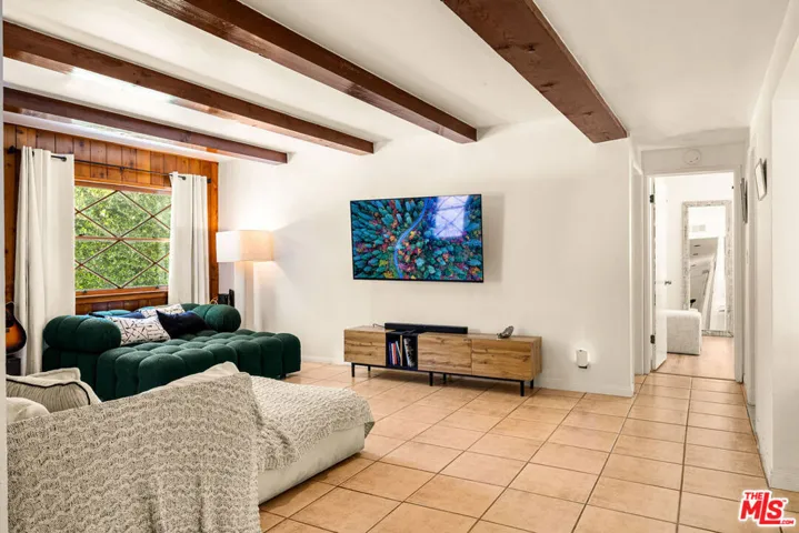 2485 Benedict Canyon Drive, Los Angeles, California 90210
