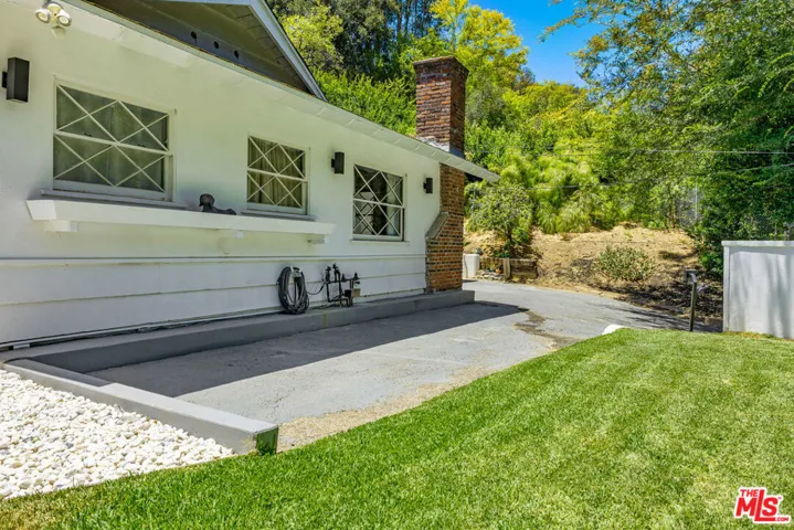 2485 Benedict Canyon Drive, Los Angeles, California 90210