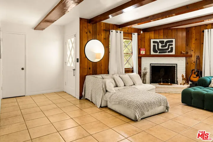 2485 Benedict Canyon Drive, Los Angeles, California 90210