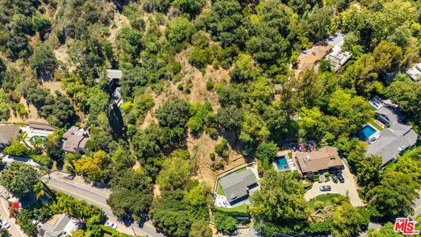 2485 Benedict Canyon Drive, Los Angeles, California 90210