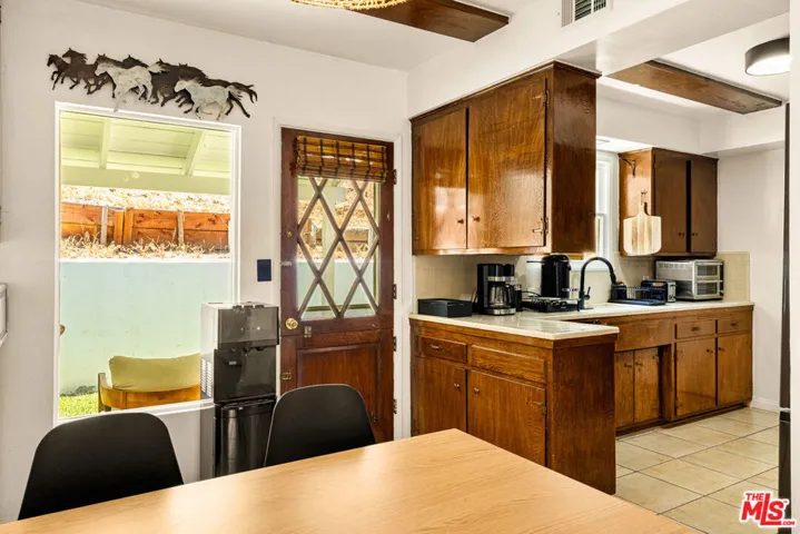 2485 Benedict Canyon Drive, Los Angeles, California 90210
