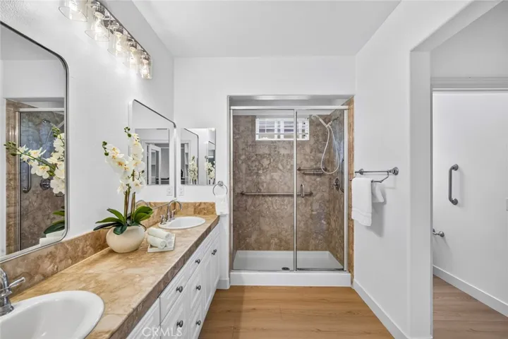 Glass, walk-ins hower