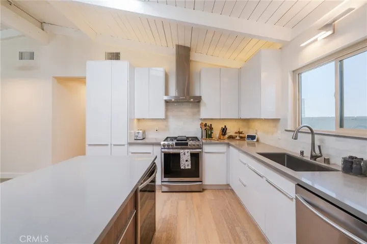 2615 Pacific Avenue, Manhattan Beach, California 90266