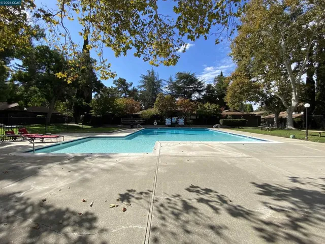 5457 Roundtree Pl J, Concord, California 94521