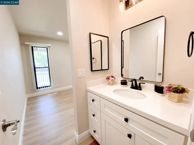 5457 Roundtree Pl J, Concord, California 94521
