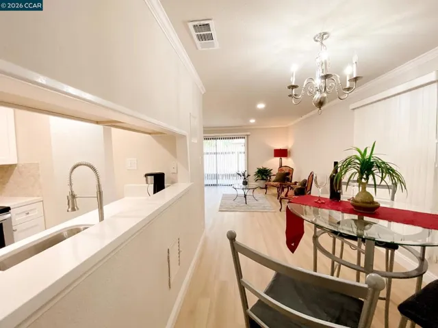 5457 Roundtree Pl J, Concord, California 94521