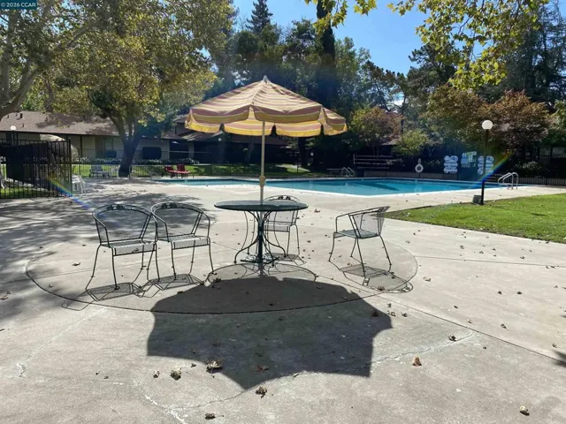 5457 Roundtree Pl J, Concord, California 94521
