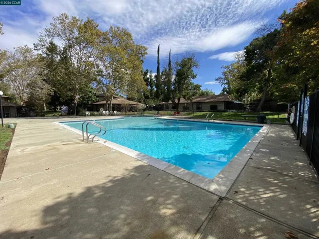 5457 Roundtree Pl J, Concord, California 94521