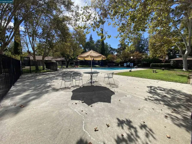 5457 Roundtree Pl J, Concord, California 94521