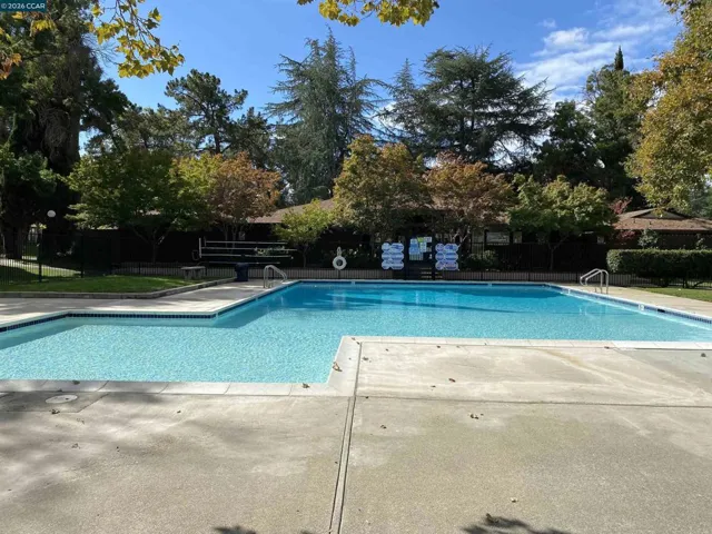 5457 Roundtree Pl J, Concord, California 94521
