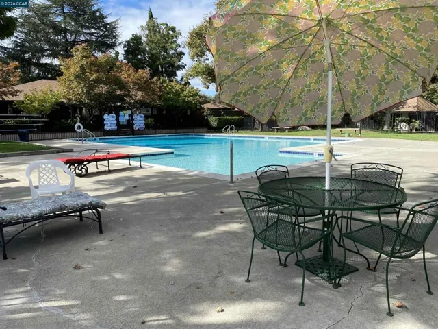 5457 Roundtree Pl J, Concord, California 94521