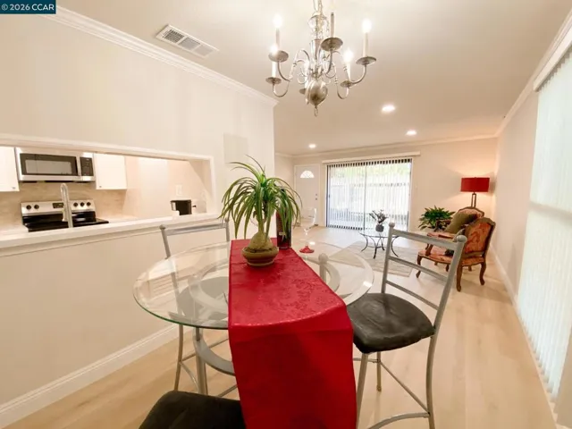 5457 Roundtree Pl J, Concord, California 94521